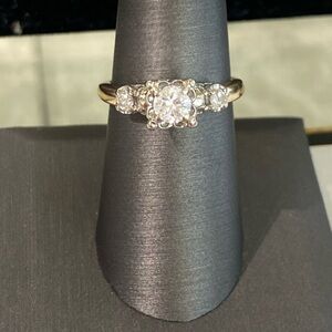 435110 14k Yg .45 center Diamond (small chip) near prong with side diamonds